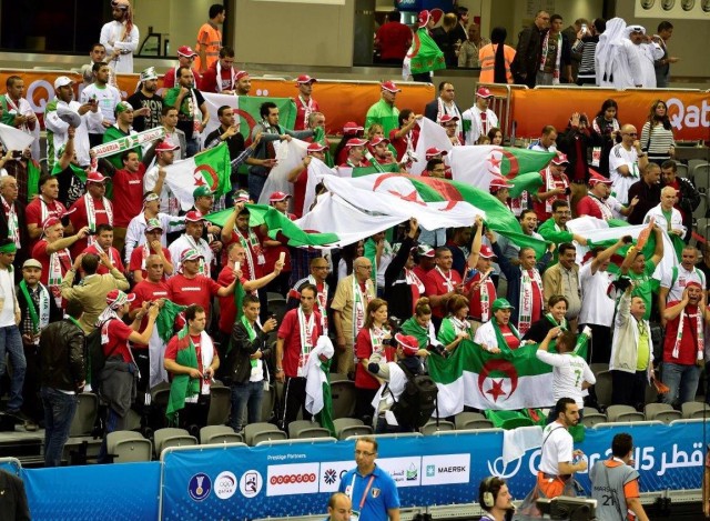 Photo des supporters algériens encouragent l'EN de Handball en Championnat du monde  (3)